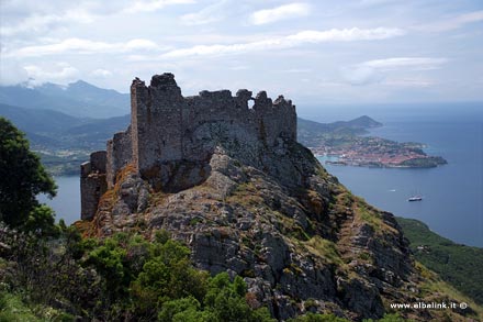 Het kasteel van Volterraio
